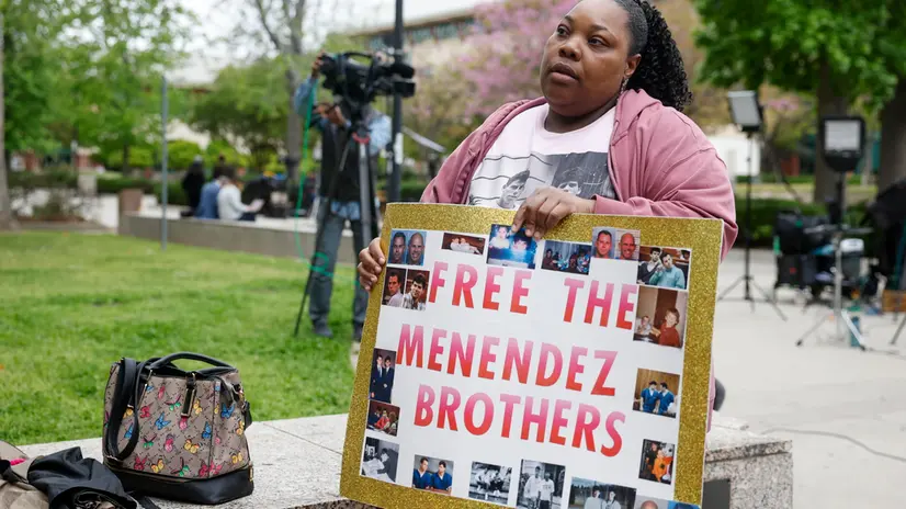 epa12037138 Evonna McIntosh holds a poster outside of the Menendez brothers resentencing hearing in Los Angeles, California, USA, 17 April 2025. Brothers Lyle and Erik Menendez were sentenced in 1996 for first degree murder for killing their parents, Jose and Kitty Menendez, but new evidence in the case has led prosecutors to reexamine the brothers' sentencing. EPA/CAROLINE BREHMAN