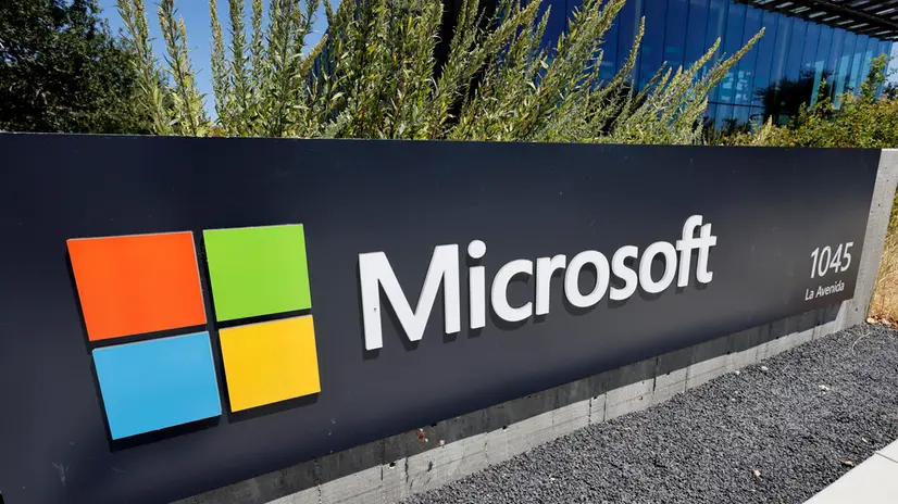 epa12271490 Microsoft signage at their corporate office in Mountain View, California, USA, 29 July 2025. Microsoft is scheduled to release their earnings report at the end of the closing bell on 30 July. EPA/JOHN G. MABANGLO