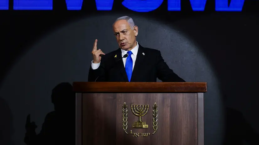 epa12298641 Israeli Prime Minister Benjamin Netanyahu delivers a speech during the U.S. Independence Day reception hosted by Newsmax, at the Waldorf Astoria Hotel in Jerusalem, 13 August 2025. Newsmax holds the reception annually to celebrate ties between the United States and Israel. EPA/Ronen Zvulun / POOL