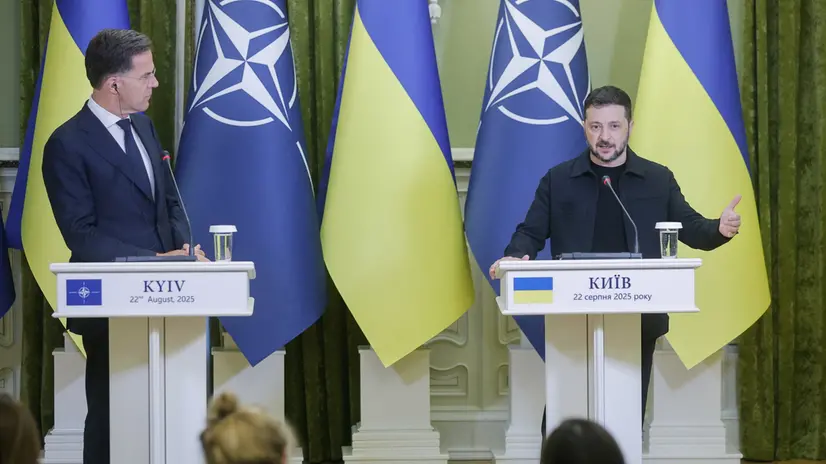 epa12316476 NATO Secretary General Mark Rutte (L) and Ukrainian President Volodymyr Zelensky (R) attend a joint press conference following their meeting in Kyiv, Ukraine, 22 August 2025. The NATO Secretary General arrived in Kyiv to meet with top Ukrainian officials, amid the ongoing Russian invasion. EPA/SERGEY DOLZHENKO