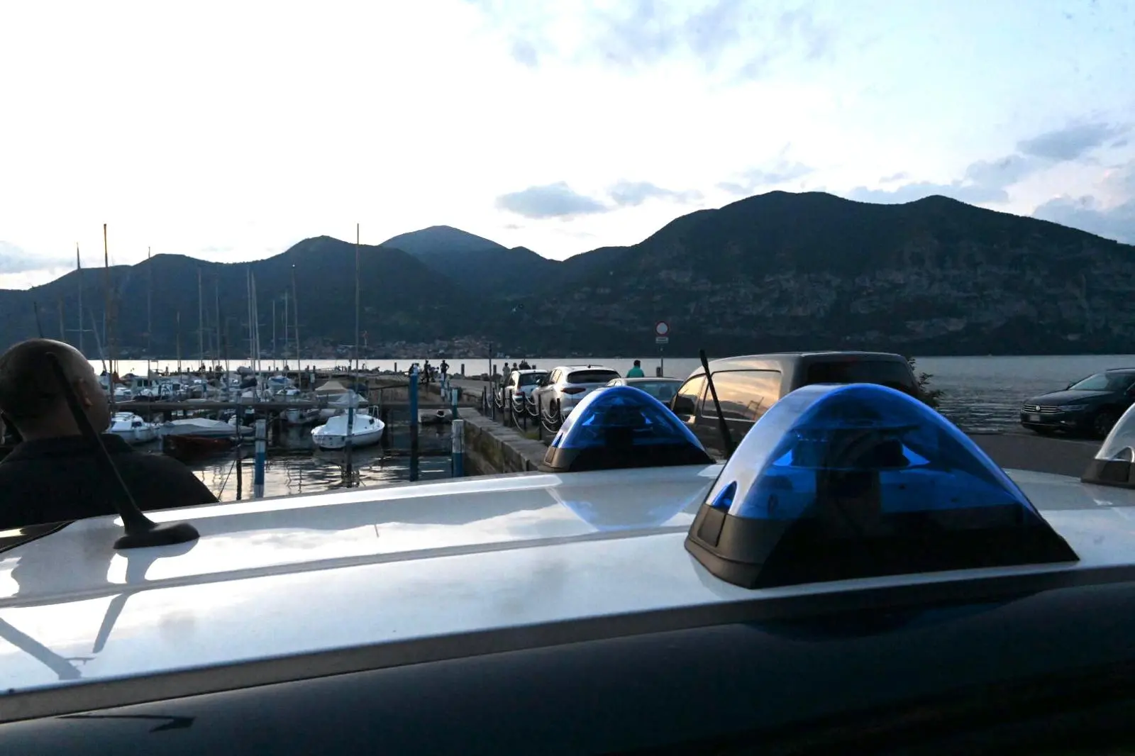 Malore in acqua, donna soccorsa a Iseo