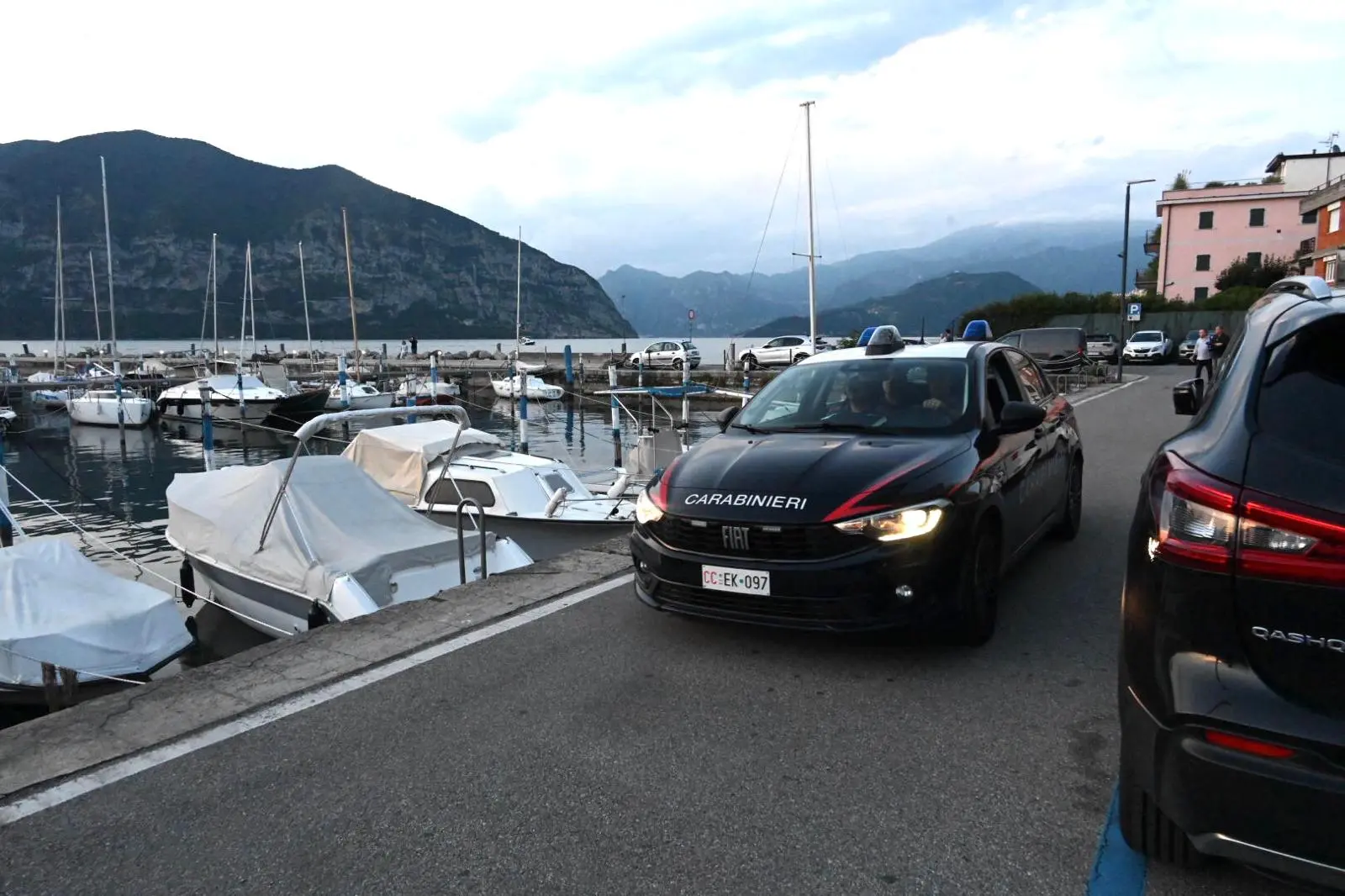 Malore in acqua, donna soccorsa a Iseo