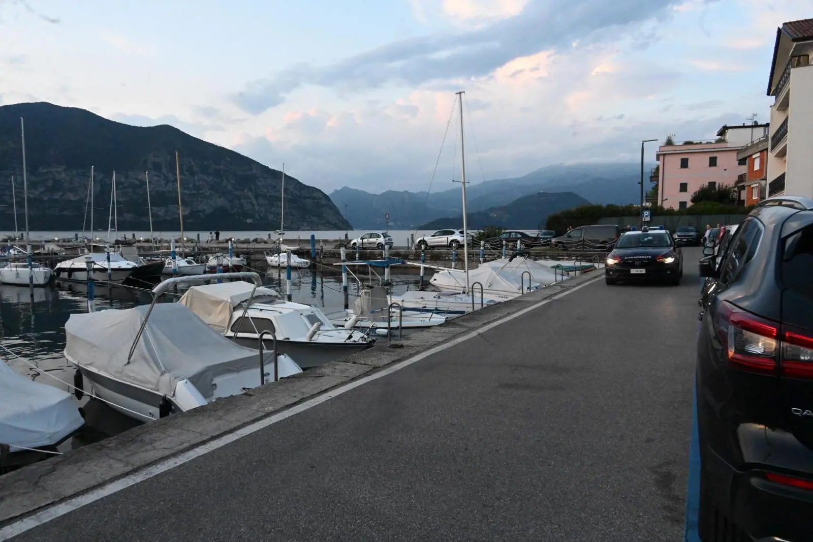 Malore in acqua, donna soccorsa a Iseo