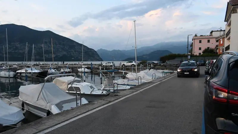 Malore in acqua, donna soccorsa a Iseo