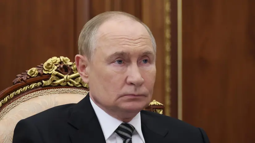 epa12309879 Russia President Vladimir Putin meets with Acting Head of the Komi Republic Rostislav Goldshtein at the Kremlin in Moscow, Russia, 19 August 2025. EPA/VYACHESLAV PROKOFYEV / SPUTNIK / KREMLIN POOL MANDATORY CREDIT