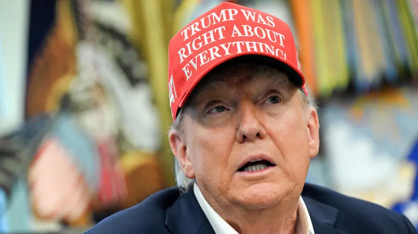 epa12317177 US President Donald Trump announces the 2026 FIFA World Cup draw will be held at the Kennedy Center in December 2025, in the Oval Office of the White House in Washington, DC, USA, 22 August 2025. The 2026 FIFA World Cup, coming to North America next summer will be the first World Cup with three host countries in the U.S., Canada and Mexico, and it will be the first to feature a 48-team field. EPA/ANNABELLE GORDON / POOL