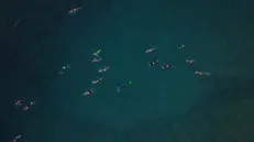 Il nuoto nel lago richiede tecniche e strategie diverse
