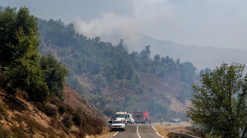 epa12298532 Smoke rises from a forest fire in the Kranekha area near Chefchaouen, Morocco, 13 August 2025. The forest fire has spread towards the forests of Tanqub and Bab Taz driven by strong winds, prompting the intervention of Civil Protection teams, local volunteers and two Canadair fire fighting aircraft. EPA/Jalal Morchidi