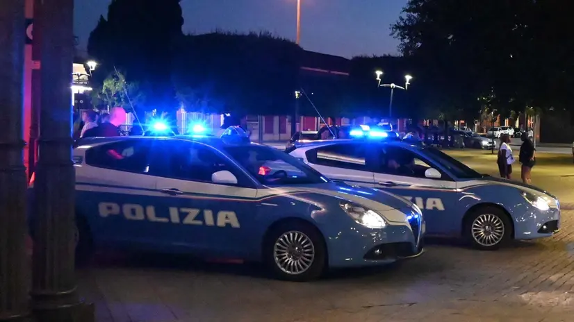 Auto della polizia - Foto d'archivio © www.giornaledibrescia.it