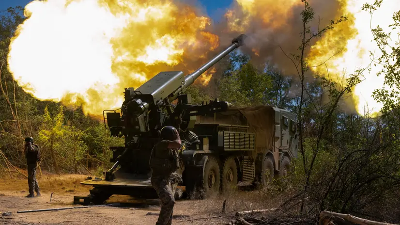 epa12313110 Servicemen of the 44th Separate Artillery Brigade fire the 2S22 'Bohdana' on the frontline in the Zaporizhzhia region, Ukraine, 20 August 2025, amid the ongoing Russian invasion. The Bohdana is a 155 mm NATO-standard caliber, self-propelled howitzer developed in Ukraine. EPA/STRINGER