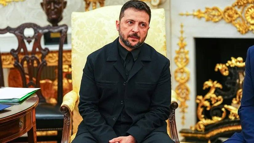 epa12308554 President of Ukraine Volodymyr Zelensky listens as he meets United States President Donald J Trump in the Oval Office of the White House in Washington, DC, USA, 18 August 2025. European Leaders are at the White House in support of President Zelenskyy following President Trump’s meeting with President Vladimir Putin of Russia in Anchorage, Alaska, USA, on August 15, 2025. EPA/AARON SCHWARTZ / POOL
