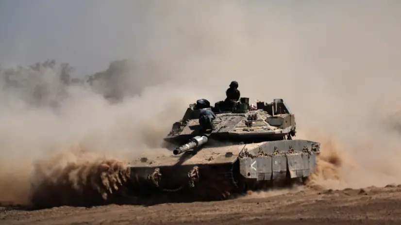 epa12310292 Israeli tanks deployed along the Israel-Gaza border in southern Israel, 19 August 2025. EPA/ATEF SAFADI