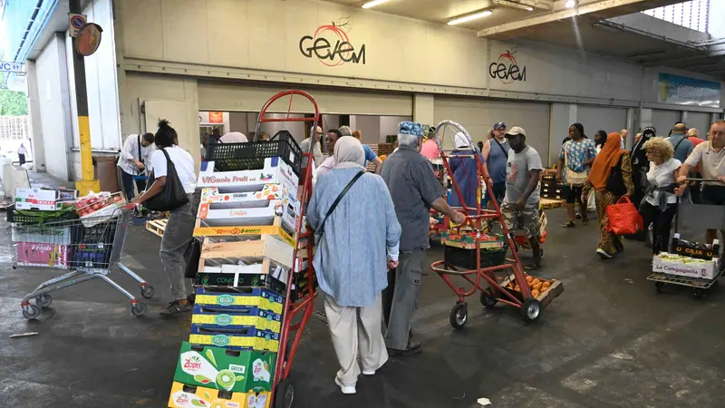 Davanti a Gevem, all'Ortomercato di Brescia - Foto Marco Ortogni/Neg © www.giornaledibrescia.it