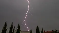 epa12283238 A stroke of lightning flashes in the sky during a thunderstorm over Skopje, North Macedonia, 04 August 2025. EPA/GEORGI LICOVSKI