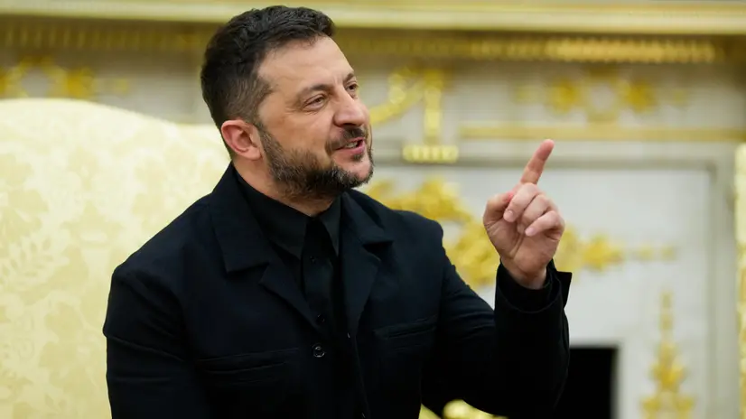 epa12308760 Ukraine's President Volodymyr Zelensky meets with United States President Donald J Trump (not pictured) in the Oval Office of the White House in Washington, DC, USA, 18 August 2025. European Leaders are at the White House in support of President Zelenskyy following President Trump’s meeting with President Vladimir Putin of Russia in Anchorage, Alaska, USA, on August 15, 2025. EPA/AARON SCHWARTZ / POOL