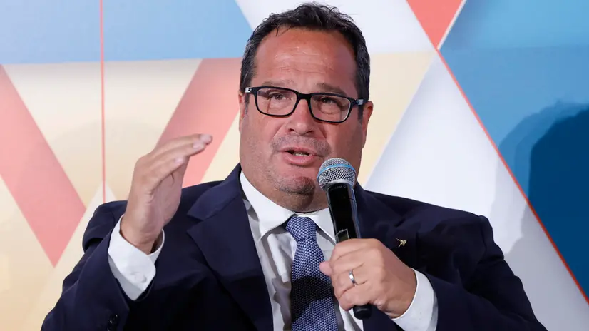 Claudio Durigon, sottosegretario di Stato al ministero del lavoro e delle politiche sociali e Francesco Baroni durante l’assemblea generale di Assolavoro dal titolo ‘Aspettative e bisogni: persone lavoro scenari’’, Roma 24 giugno 2025. ANSA/FABIO FRUSTACI (NPK)