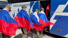 epa12299927 A handout still image taken from a video provided by the Russian Defence Ministry press service shows Russian servicemen boarding a bus after being released in a prisoners swap between Russia and Ukraine, at an unspecified location in Belarus, 14 August 2025. The Russian Defense Ministry announced that as a result of a negotiation process, the 84 Russian servicemen have been exchanged with Ukraine. EPA/RUSSIAN DEFENCE MINISTRY PRESS SERVICE/HANDOUT HANDOUT VIDEO GRABHANDOUT EDITORIAL USE ONLY/NO SALES