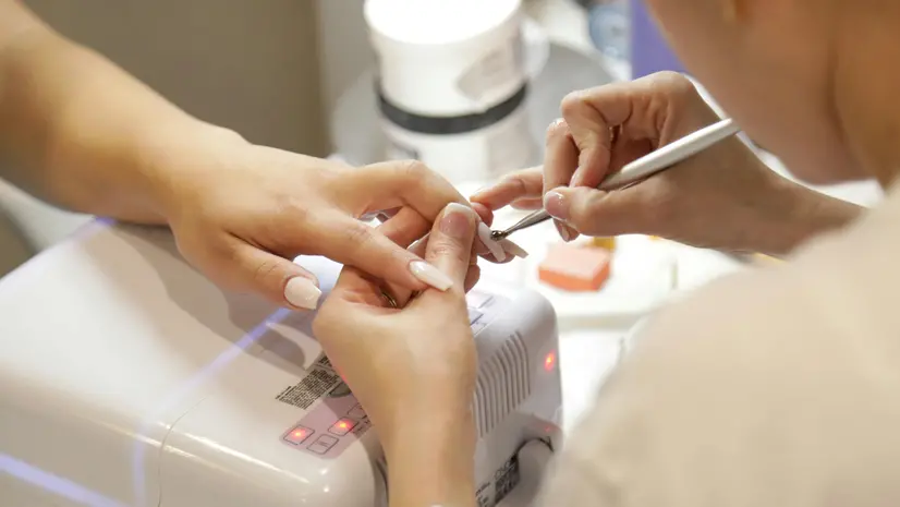 Cambiano le regole su gel e smalti semipermanenti