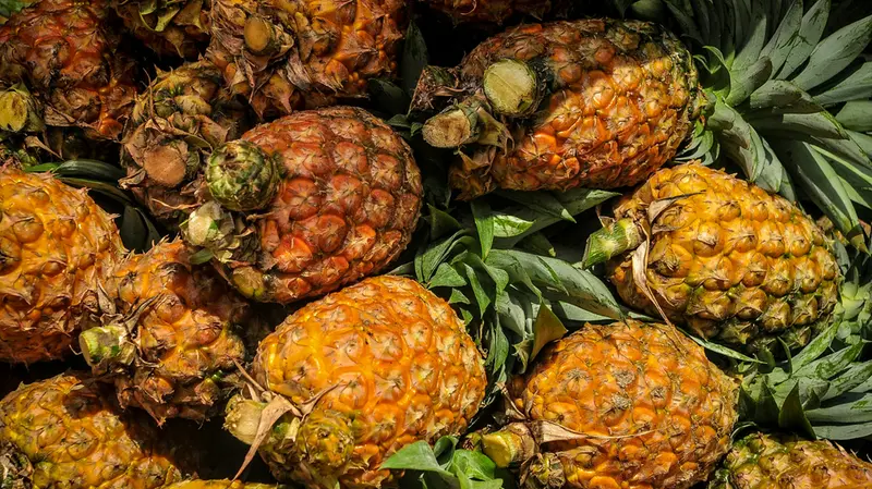 La bromelina presente nell'ananas è efficace nel contrastare la ritenzione idrica