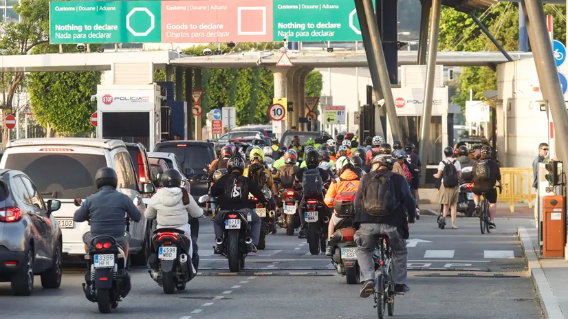 epa12170948 Spanish workers ride toward Gibraltar for work in La Linea de la Concepcion, Spain, 12 June 2025. The UK and Spain have reached a historic deal allowing people to cross the land border freely without passport checks or goods controls. However, the airport will implement Eurostar-style dual border checks. EPA/A.CARRASCO RAGEL