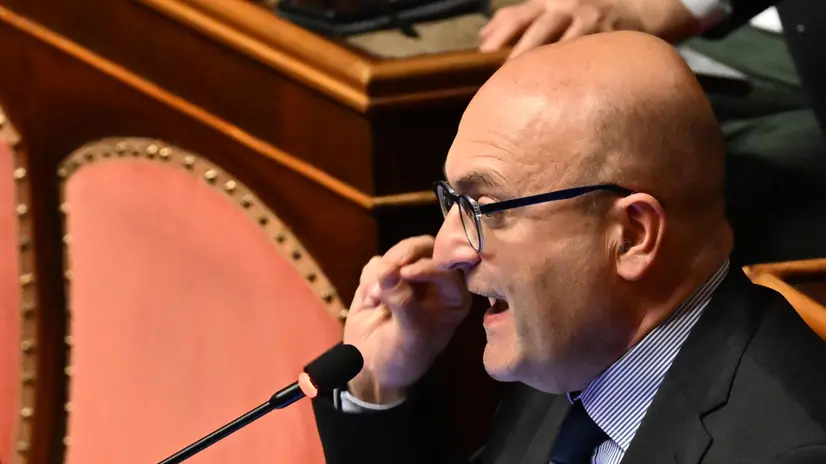 L'intervento di Antonio Misiani nel corso della discussione del DEF 2024 al Senato a Roma, 24 aprile 2024. ANSA/MAURIZIO BRAMBATTI