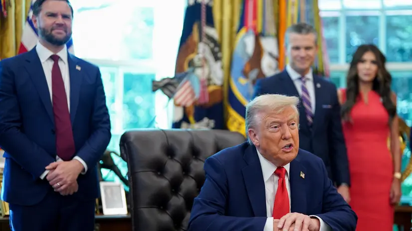 epa12321660 US President Donald Trump (2-L) speaks during an executive order signing in the Oval Office of the White House in Washington, DC, USA, 25 August 2025. US President Donald Trump is expected to sign two executive orders aiming to end cashless bail in Washington and nationwide, marking the latest move in the administration's agenda to crack down on crime. EPA/AL DRAGO / POOL
