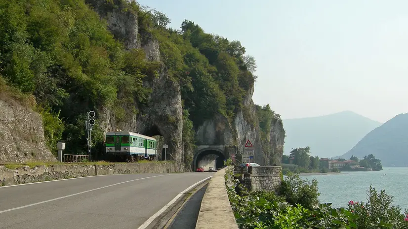 Un tratto della ferrovia tra Marone ed Edolo - © www.giornaledibrescia.it