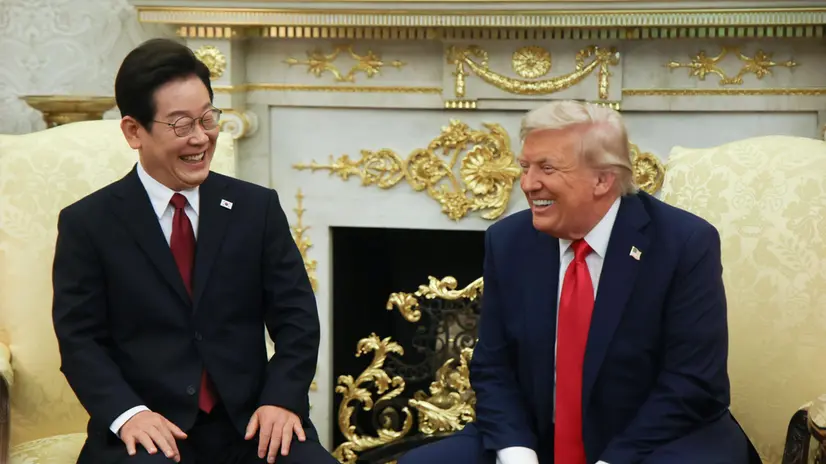 epa12322099 US President Donald Trump (R), and South Korea's President Lee Jae-Myung (L), during a meeting in the Oval Office of the White House in Washington, DC, USA, 25 August 2025. Lee and Trump are expected to discuss reinforcing their 71-year-old military alliance, including the construction of new US shipyards. EPA/YONHAP SOUTH KOREA OUT