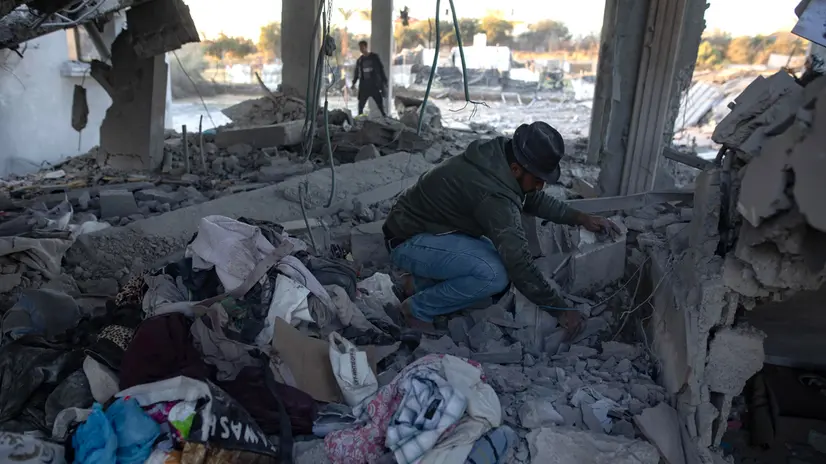 epa11812661 Palestinians inspect the site of an Israeli airstrike in the Khan Yunis camp in southern Gaza, 08 January 2025. At least 20 Palestinians were killed following an Israeli airstrike targeting residential areas in Khan Younis, according to medics at Nasser Hospital. More than 45,800 Palestinians and over 1,400 Israelis have been killed, according to the Palestinian Health Ministry and the Israeli Army, since Hamas militants launched an attack against Israel from the Gaza Strip on 07 October 2023, and the Israeli operations in Gaza and the West Bank which followed it. EPA/HAITHAM IMAD