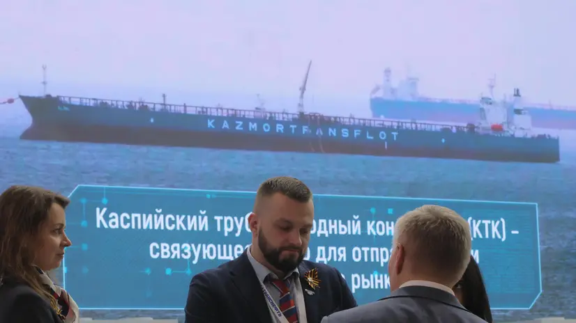 epa12033103 Visitors attend the 24st International Exhibition for Equipment and Technologies for the Oil and Gas Industries 'Neftegaz' in Moscow, Russia, 15 April 2025. The Exhibition runs from 14 to 17 April. EPA/MAXIM SHIPENKOV
