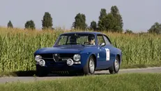Una vettura d'epoca in una scorsa edizione della gara - Foto Trofeo Noci Motor Classic