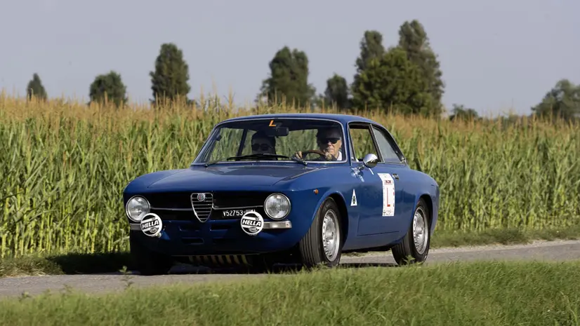 Una vettura d'epoca in una scorsa edizione della gara - Foto Trofeo Noci Motor Classic