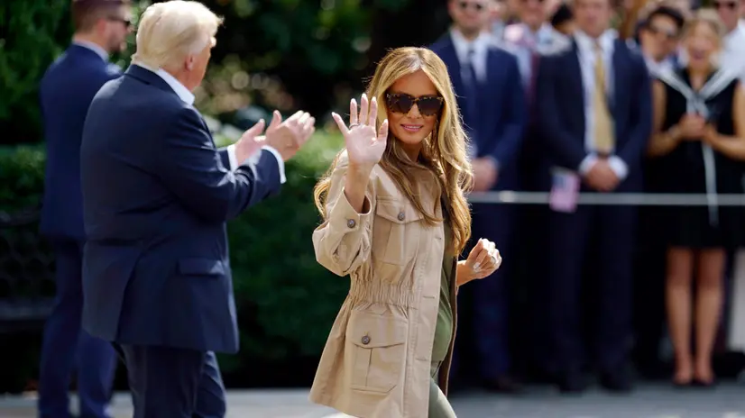 epa12231993 US First Lady Melania Trump (R) waves to the media before leaving the White House on board Marine One, in Washington, DC, USA, 11 July 2025. President Trump and First Lady Melania Trump are due to visit Texas after flooding in Kerr County killed at least 121 people. EPA/WILL OLIVER