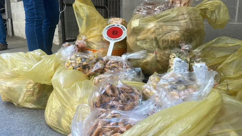 'Guerra delle orecchiette', sequestri a Bari vecchia