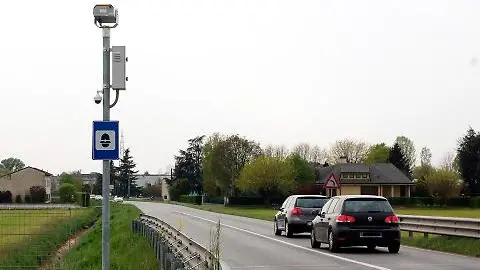 Sulla strada un autovelox - © www.giornaledibrescia.it