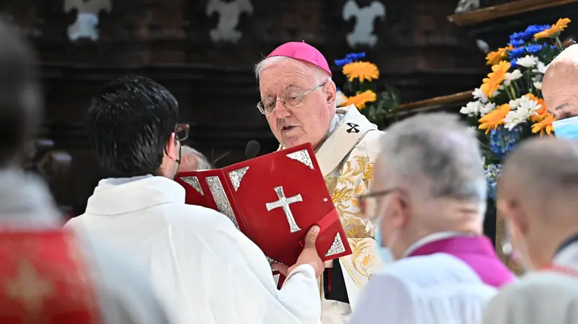 Cesare Nosiglia arcivescovo di Torino celebra la messa nel Duomo di Torino in occasione dei festeggiamenti di San Giovanni patrono della ciittò, Torino, 24 giugno 2021 ANSA/ ALESSANDRIO DI MARCO