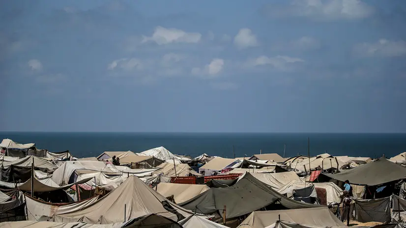 epa12289959 Tents of internally displaced Palestinians, who fled from the east of Gaza City and northern Gaza, in the west of the northern Gaza Strip, 08 August 2025. EPA/MOHAMMED SABER
