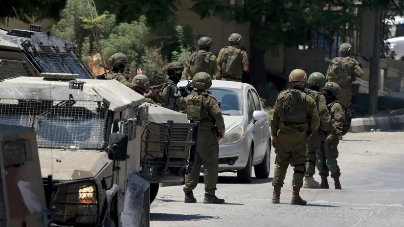 epa12255915 Israeli soldiers take position during an army operation in the West Bank city of Nablus, 23 July 2025. According to the Palestinian Health Ministry, at least three Palestinians were wounded during the operation. EPA/ALAA BADARNEH