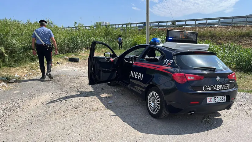 foto dei carabinieri che sono andati sul luogo el duplice omicidio a Marinella di Sarzana
