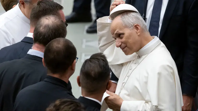 Papa leone XIV arrives in the Paolo VI hall for the Weekly General audience. at the Vatican, 27 august 2025 ANSA/MASSIMO PERCOSSI