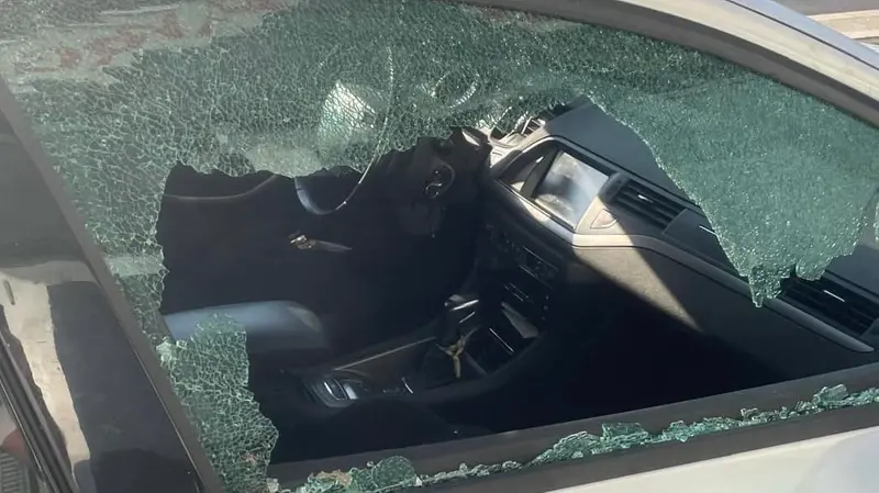 Danni alle auto - Foto Facebook Brescia che non vorrei