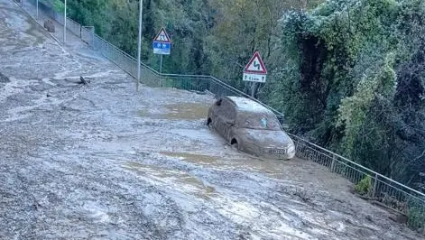 Una distesa di fango sulla provinciale 88 a Paspardo - Foto d'archivio © www.giornaledibrescia.it