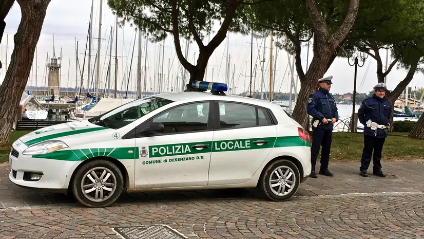 Nella foto d'archivio, agenti della Locale di Desenzano