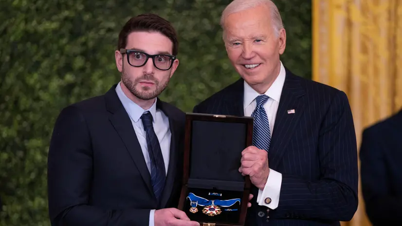 epa11806228 US President Joe Biden (R) presents Alex Soros, son of award recipient George Soros with the Presidential Medal of Freedom during a ceremony in the East Room of the White House in Washington, DC, USA, 04 January 2025. The Presidential Medal of Freedom is the Nation's highest civilian honor, presented to individuals who have made exemplary contributions to the prosperity, values, or security of the United States, world peace, or other significant societal, public or private endeavors. EPA/LEIGH VOGEL / POOL