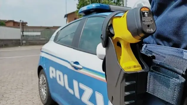 Un taser in dotazione alla Polizia di Stato