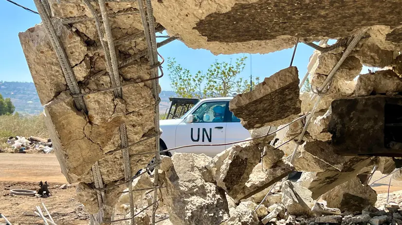 epa12288017 A vehicle of UN peacekeeping force UNIFIL drives next to the site of an Israeli airstrike on Deir Seryan Town in the Marjayoun District, southern Lebanon, 07 August 2025. At least two people were killed, according to the Lebanese Ministry of Health. The strike targeted a heavy equipment complex in Deir Siryan, located south of the Litani River, resulting in the destruction of dozens of vehicles, a hangar and a maintenance workshop. EPA/STRINGER