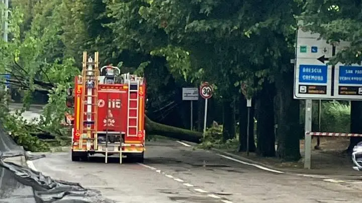 Vigili del fuoco al lavoro a Manerbio - © www.giornaledibrescia.it