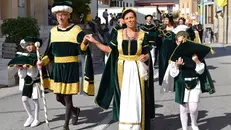 Contradaioli in costume - © www.giornaledibrescia.it