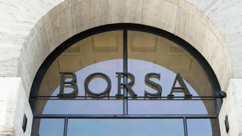 Il palazzo di Piazza Affari che ospita la Borsa italiana - © www.giornaledibrescia.it