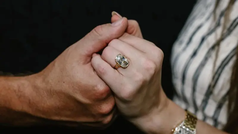 L'anello di fidanzamento di Taylor Swift - Foto da Instagram